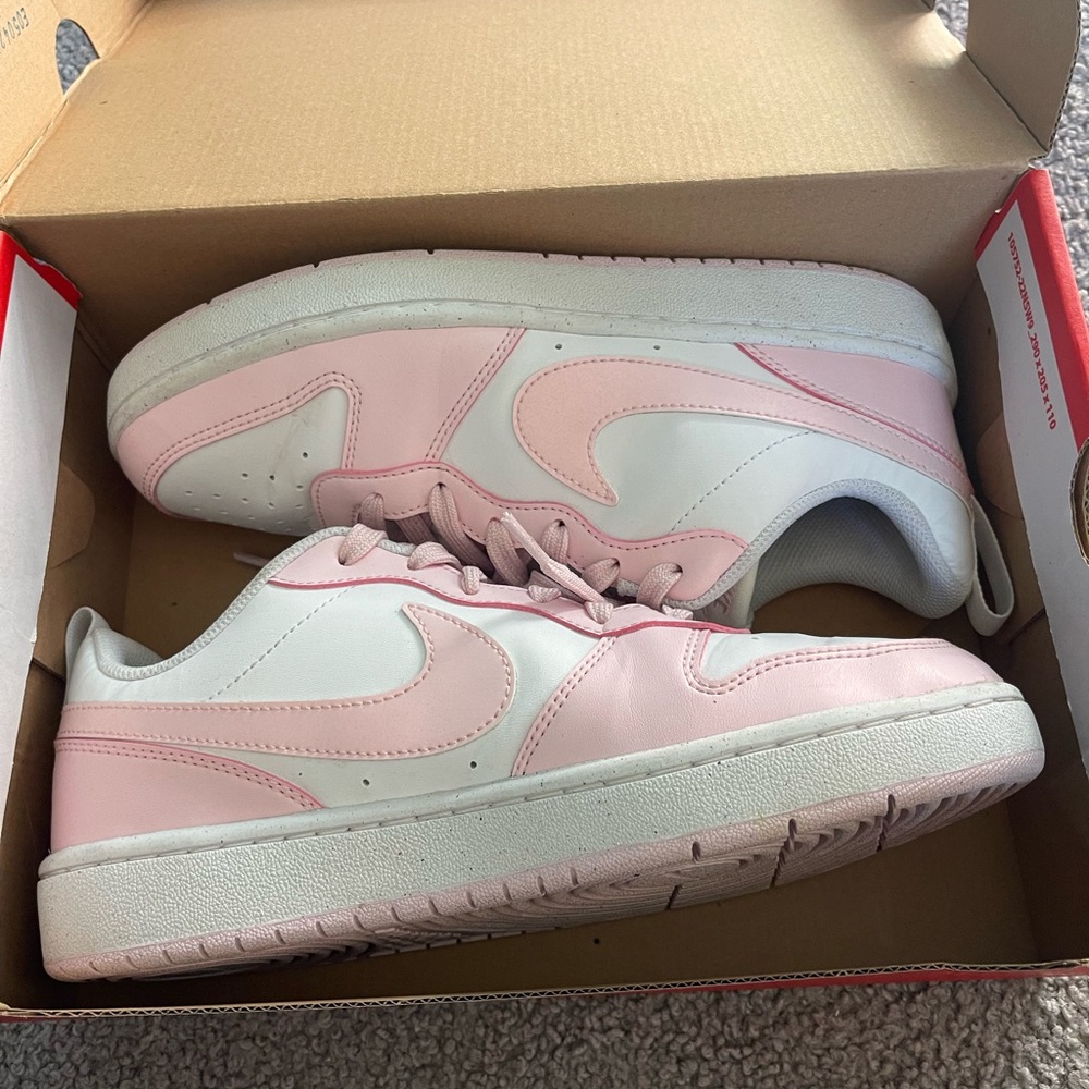 Nike court borough low recraft. White/pink